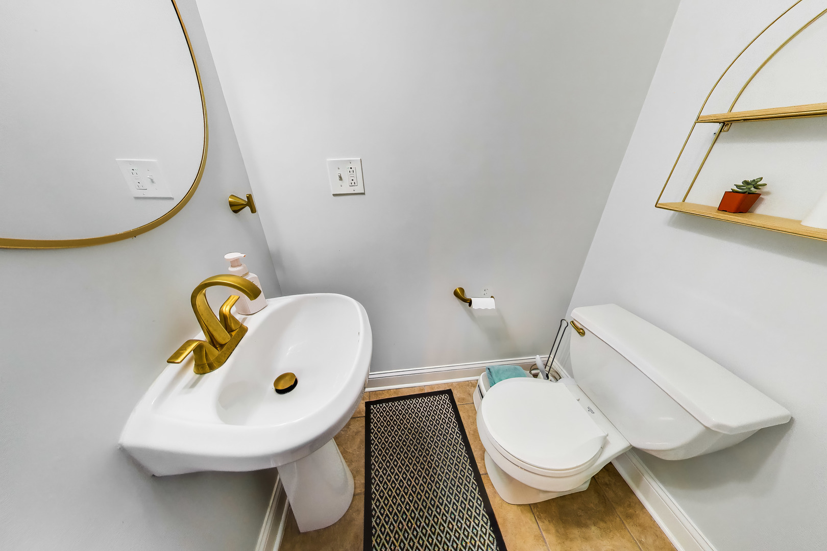 183 East River Road, Unit A3 Des Plaines, IL 60016 - Photo 8 of 21 a bathroom with a toilet and a mirror