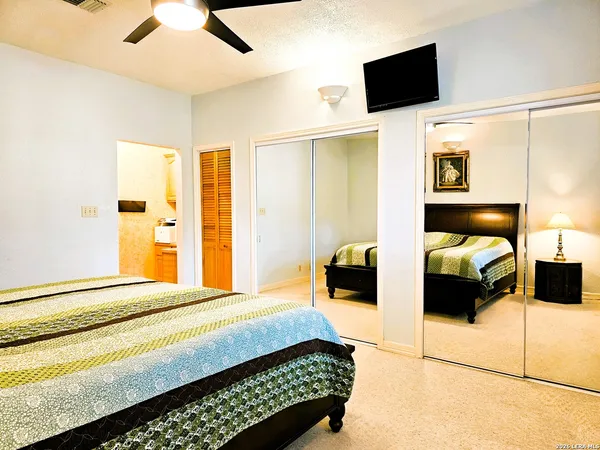 $974,999 | 799 County Road 6612, Devine, TX 78016