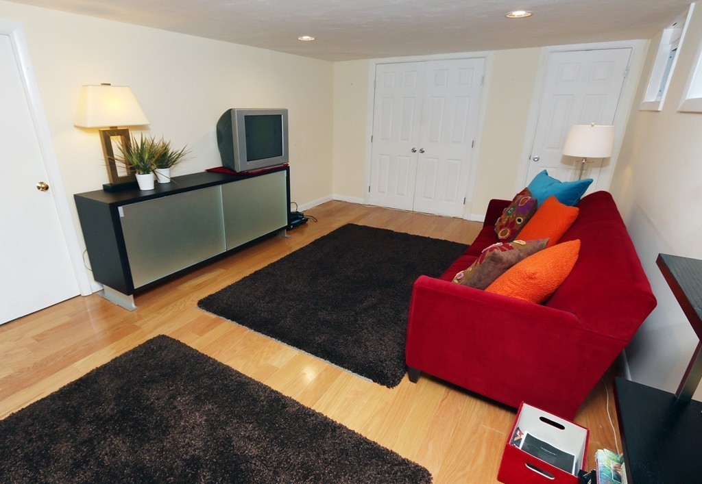 26 Willow Road Sudbury, MA 01776 - Photo 12 of 19 Gallery Image 12