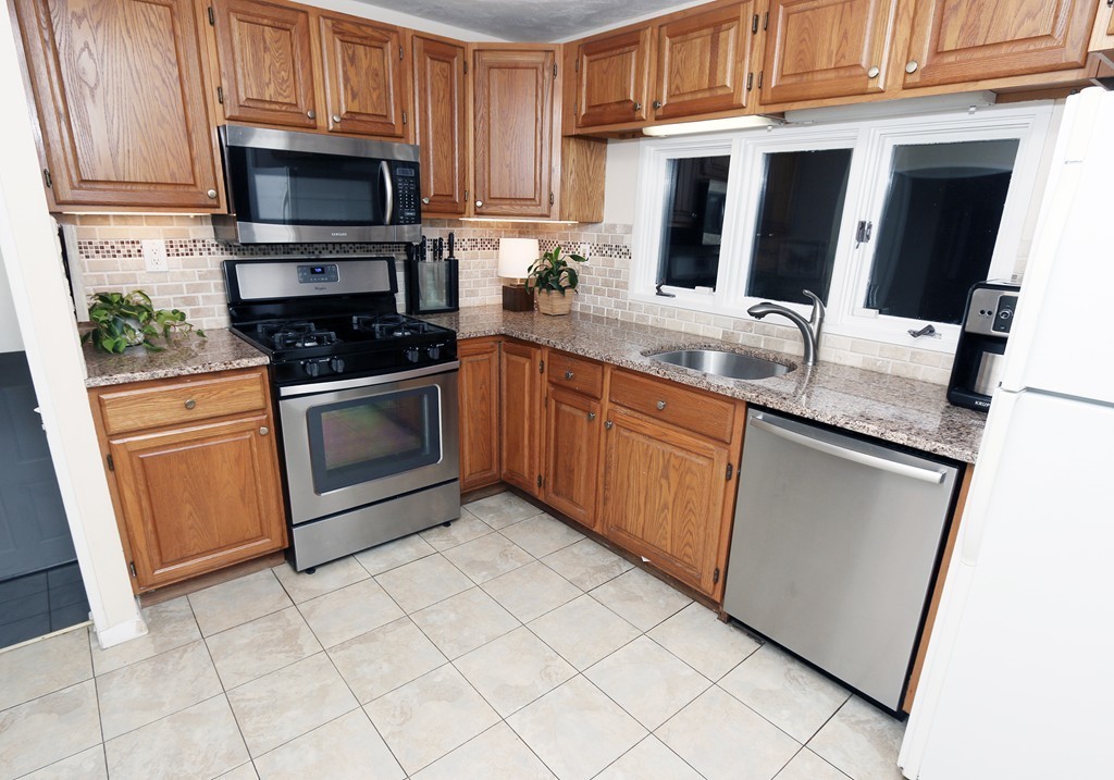 26 Willow Road Sudbury, MA 01776 - Photo 5 of 19 Gallery Image 5