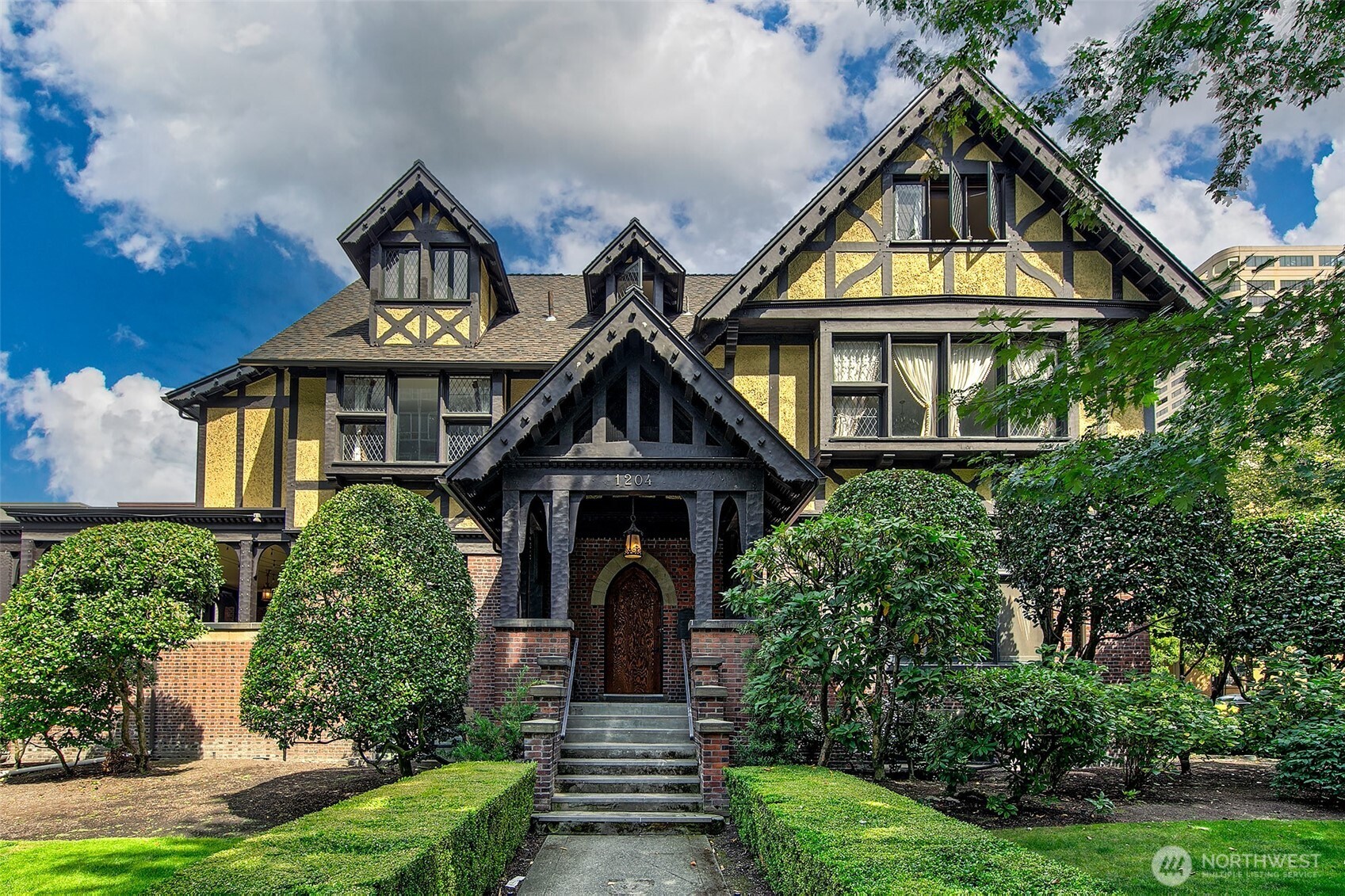 1101 Seneca Street, Unit 1301 Seattle, WA 98101 - Photo 40 of 40 front view of a house with a yard
