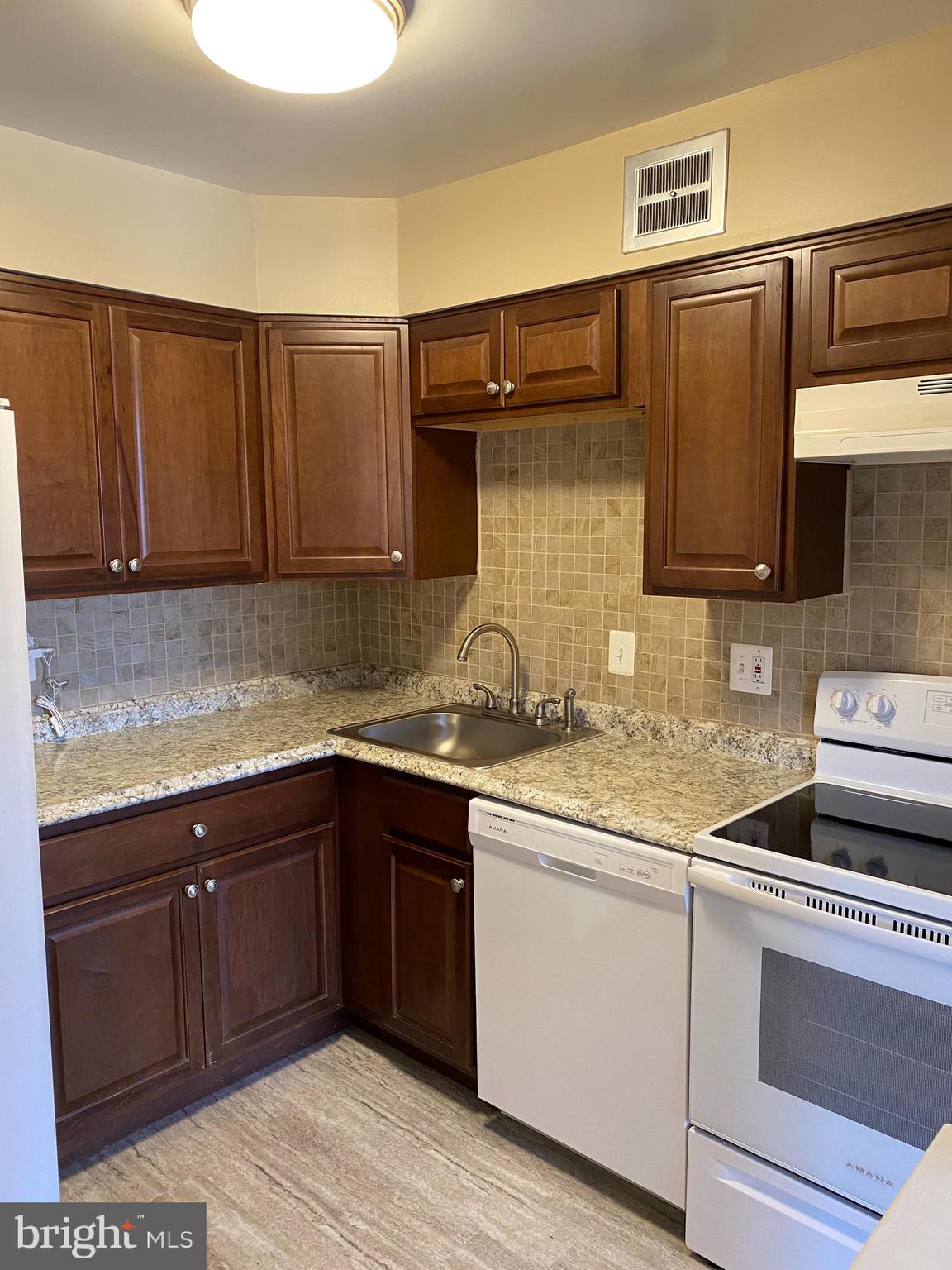 17811 Buehler Road, Unit 2B2 Olney, MD 20832 - Photo 4 of 8 Kitchen