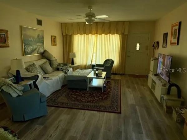 $2,000 | 2380 World Pkwy Boulevard, Unit 42, Clearwater, FL 33763