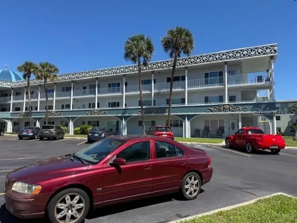 $2,000 | 2380 World Pkwy Boulevard, Unit 42, Clearwater, FL 33763