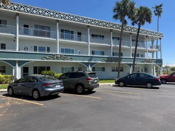 $2,000 | 2380 World Pkwy Boulevard, Unit 42, Clearwater, FL 33763