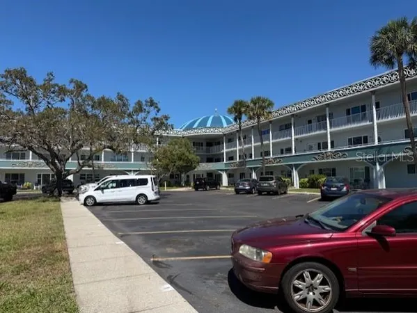 $2,000 | 2380 World Pkwy Boulevard, Unit 42, Clearwater, FL 33763