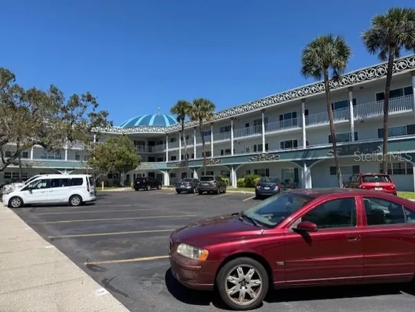 $2,000 | 2380 World Pkwy Boulevard, Unit 42, Clearwater, FL 33763
