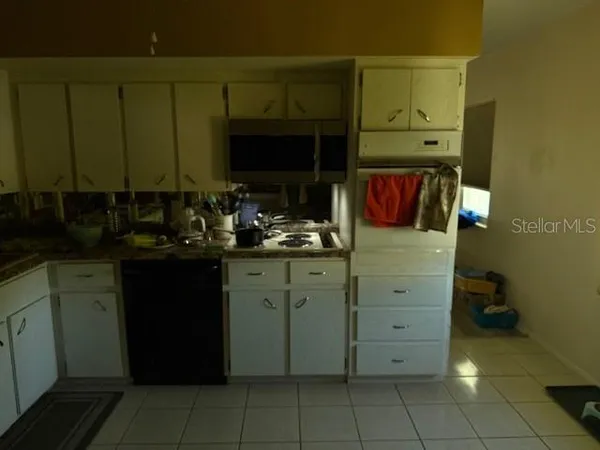 $2,000 | 2380 World Pkwy Boulevard, Unit 42, Clearwater, FL 33763