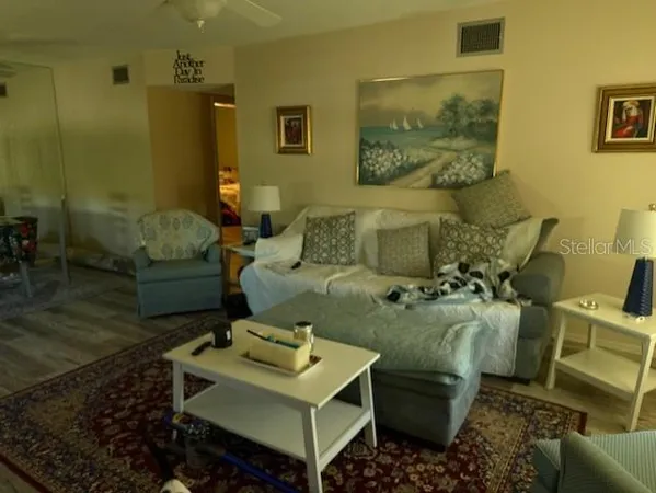 $2,000 | 2380 World Pkwy Boulevard, Unit 42, Clearwater, FL 33763