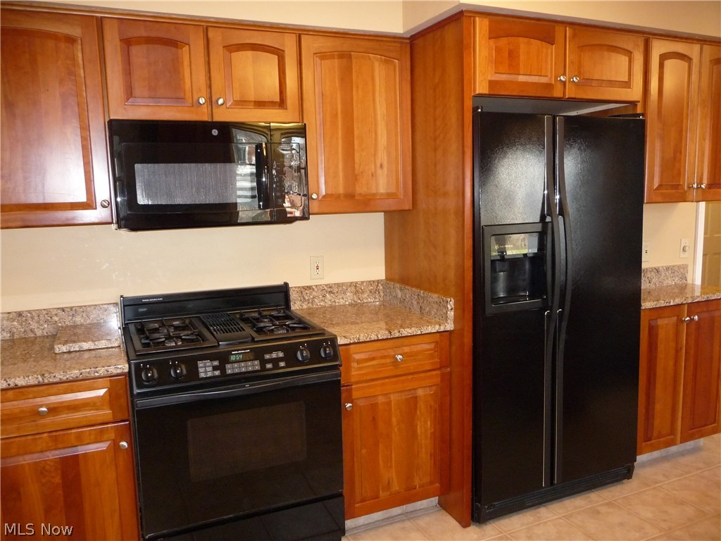1573 Kew Road Cleveland, OH 44118 - Photo 11 of 25