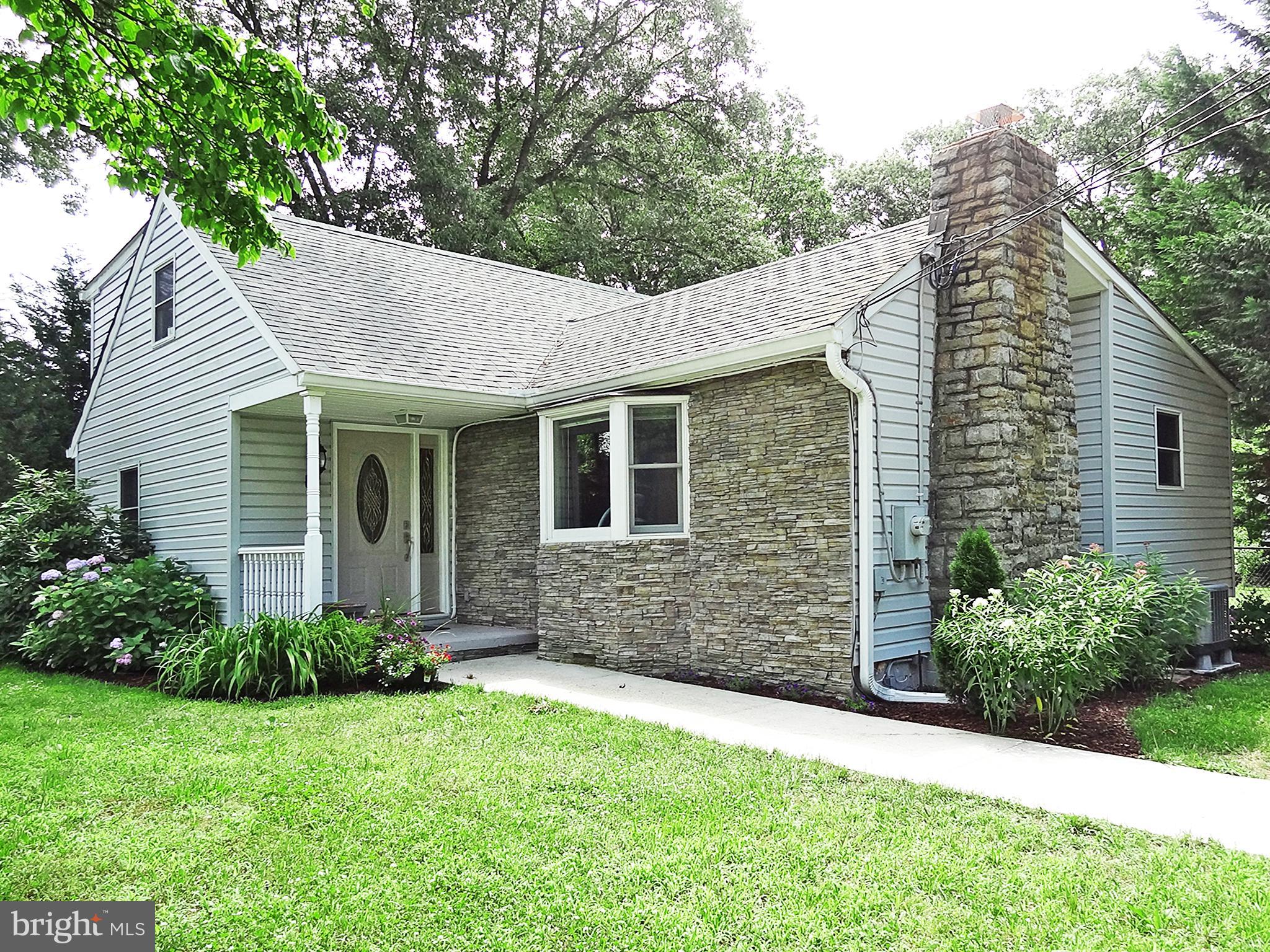 895 Woods Road Pasadena, MD 21122 - Photo 2 of 27 WELCOME HOME