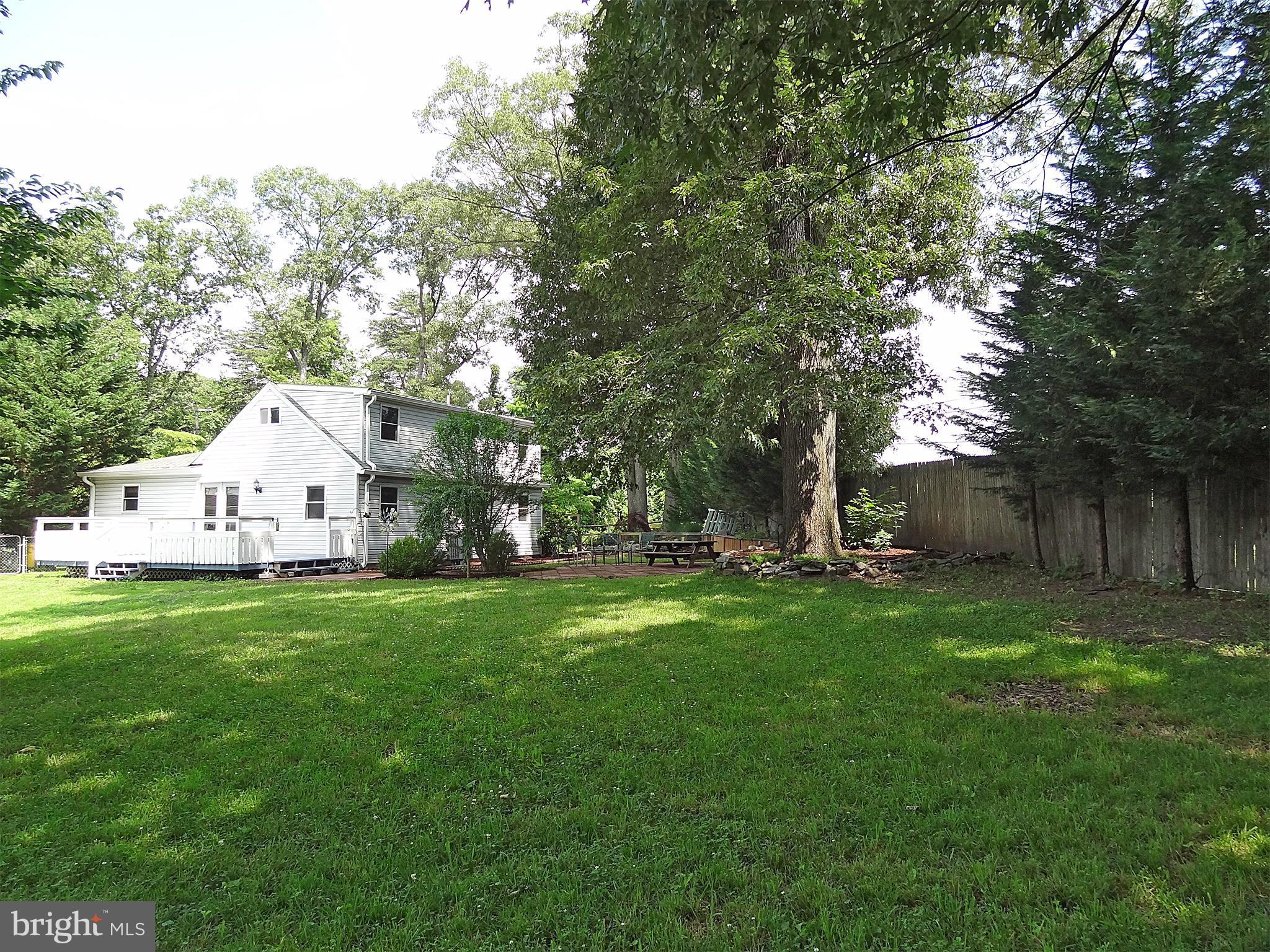 895 Woods Road Pasadena, MD 21122 - Photo 25 of 27 PRIVATE SIDE YARD