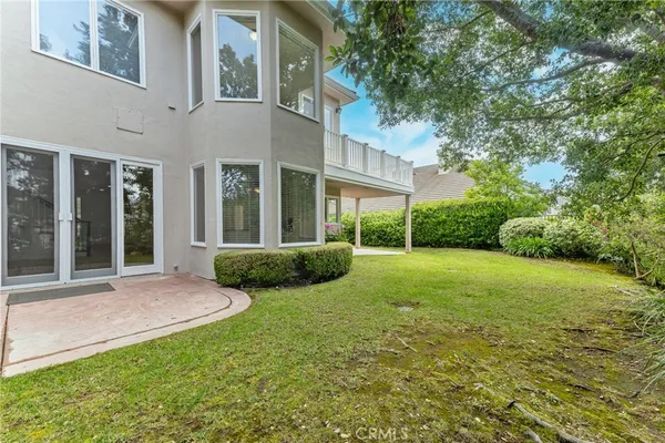 a view of a house with backyard and porch
