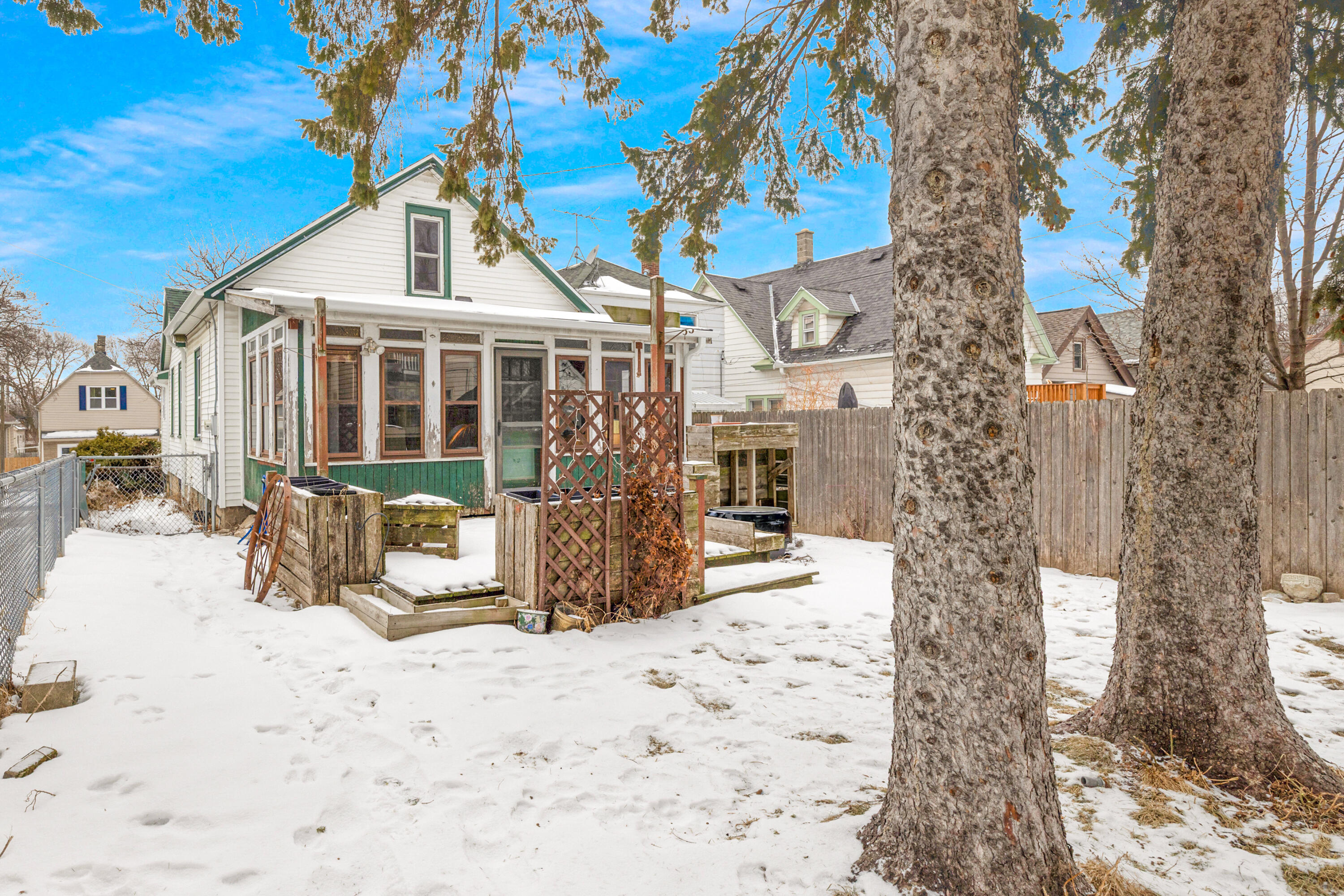 2530 South Austin Street Milwaukee, WI 53207 - Photo 2 of 25 Rear Exterior