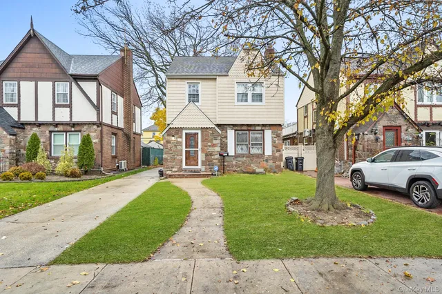 $750,000 | 86-33 253rd Street | Bellerose Manor