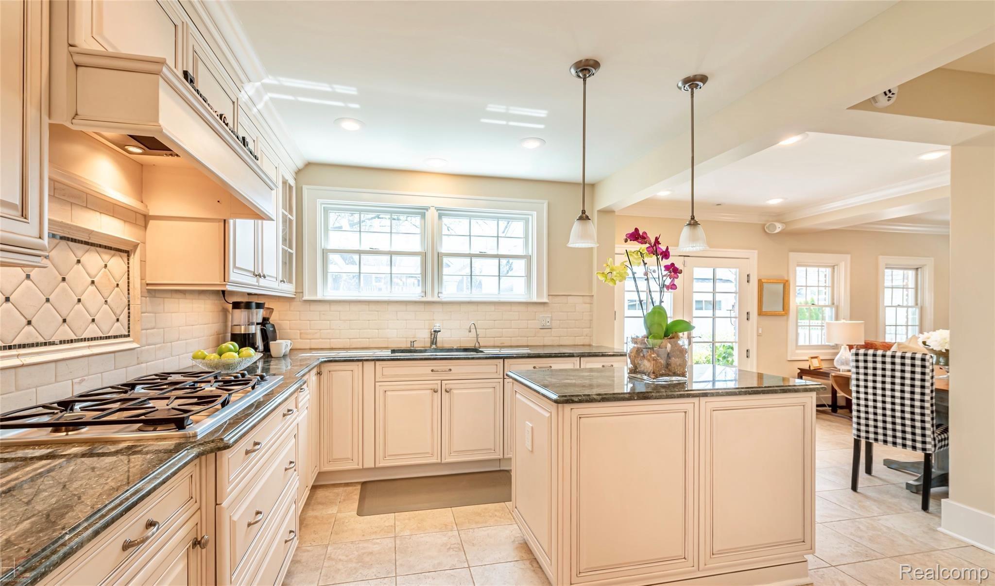 540 Rivenoak Street Birmingham, MI 48009 - Photo 9 of 34 Beautiful Granite Kitchen With Heated Floors & Island
