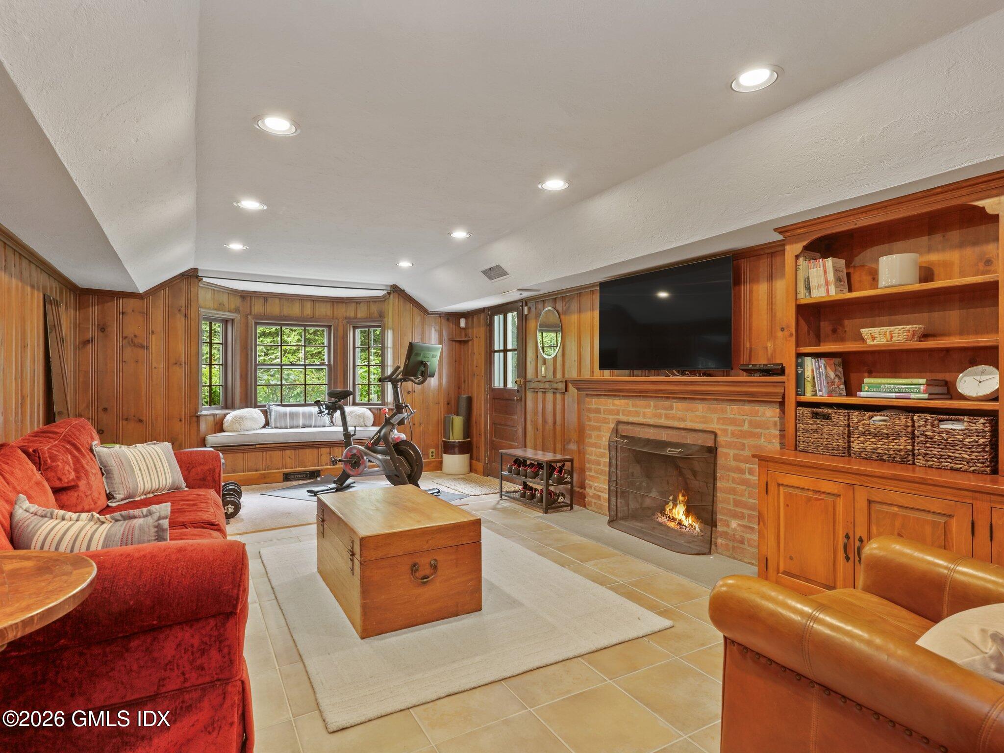 47 Owenoke Way Riverside, CT 06878 - Photo 33 of 42 32-web-or-mls-47-owenoke-way