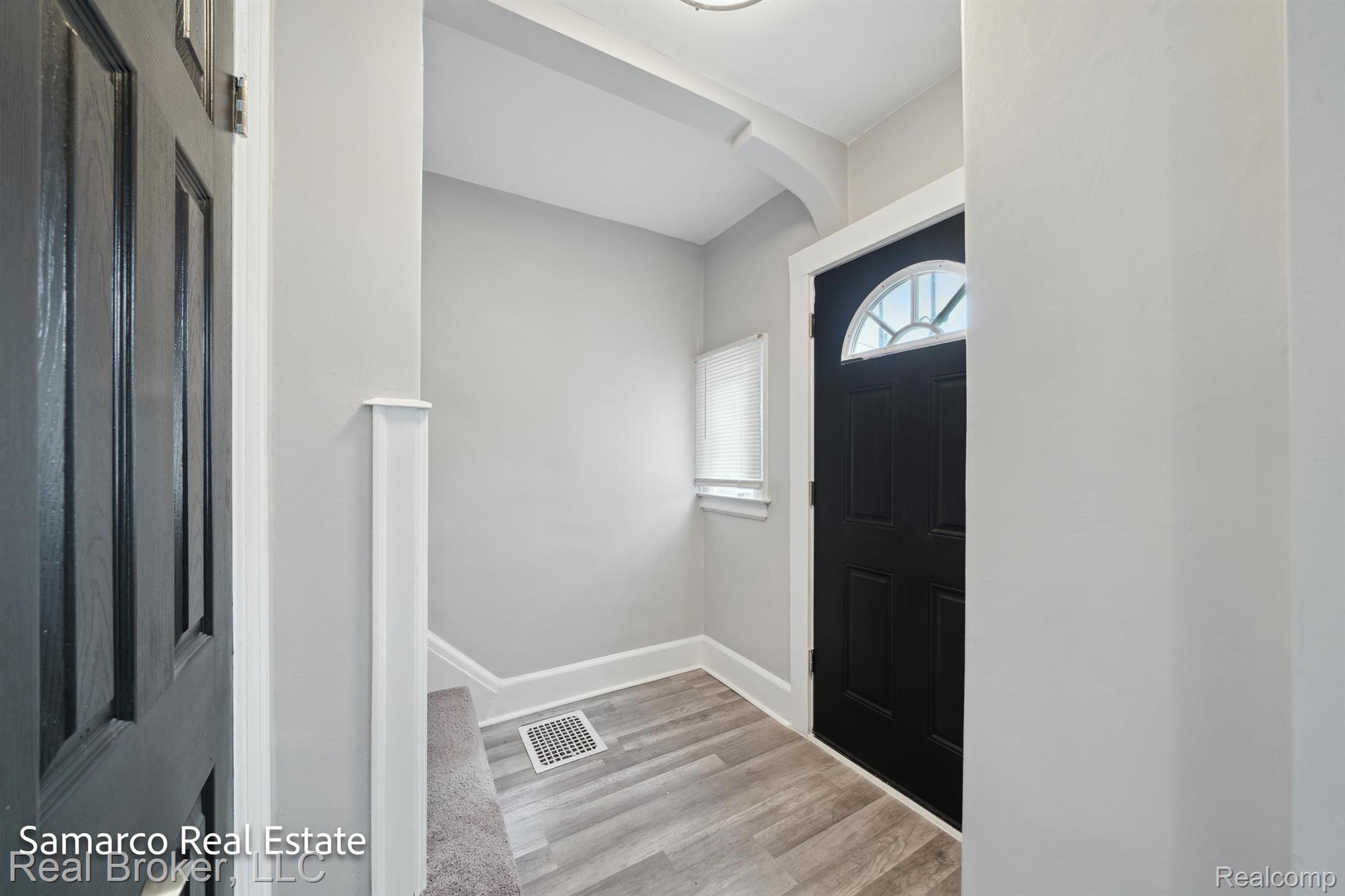 9160 Devonshire Road Detroit, MI 48224 - Photo 6 of 37