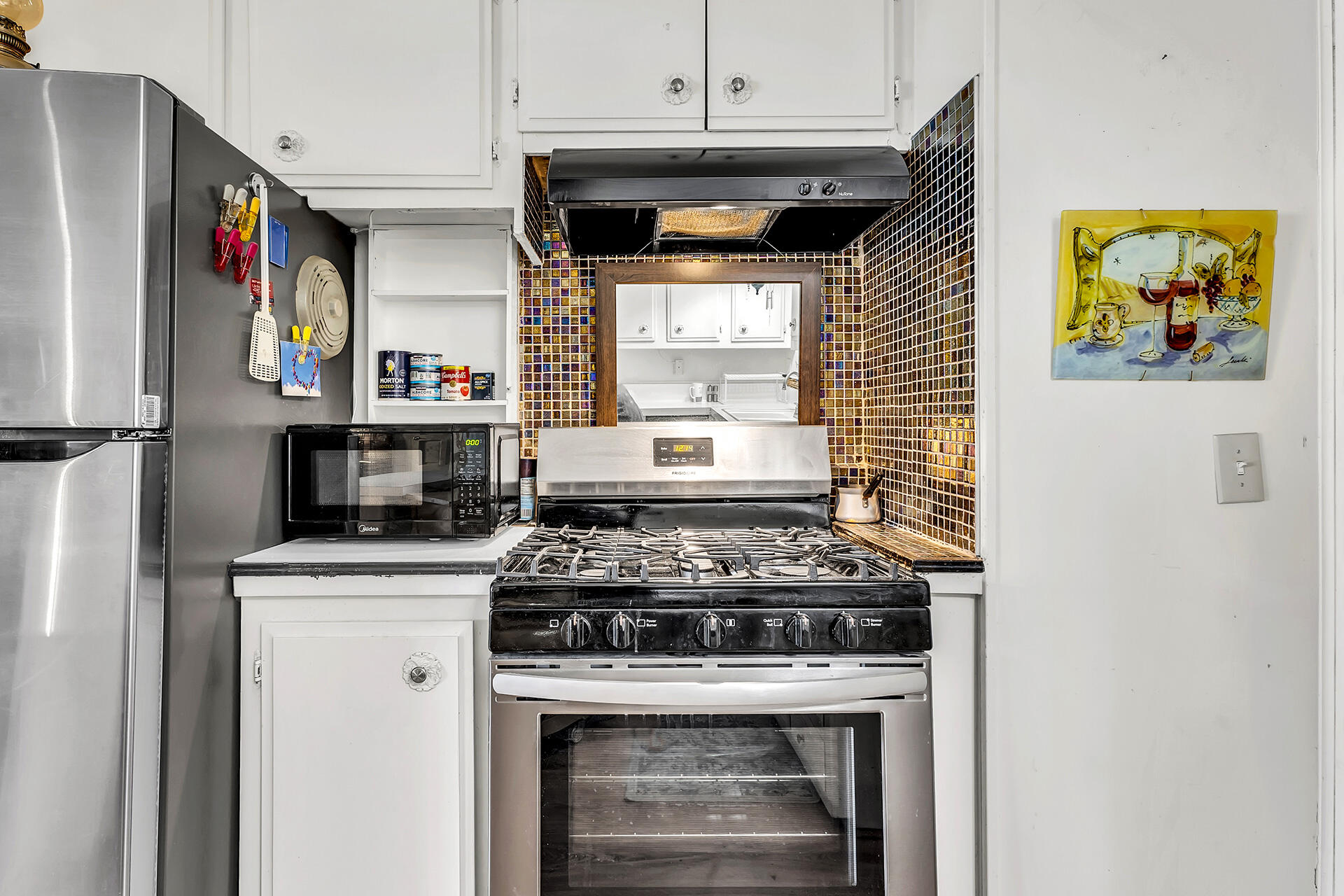 219 Stone Terrace Palm Springs, CA 92264 - Photo 34 of 41 a stove top oven sitting inside of a kitchen