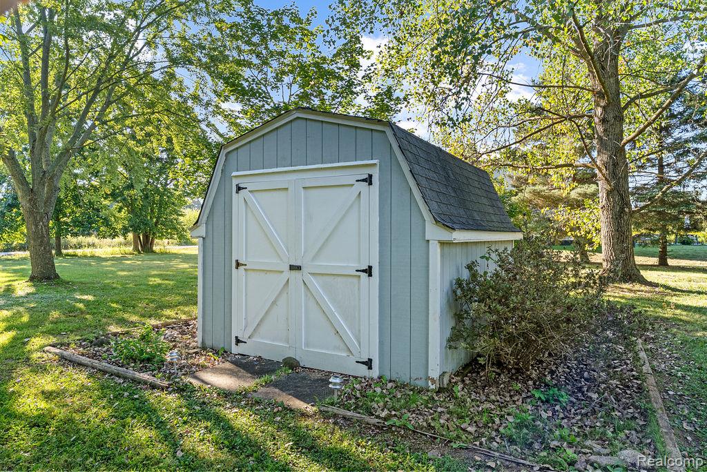 9482 Graytrax Road Grand Blanc, MI 48439 - Photo 47 of 53 Gallery Image 47