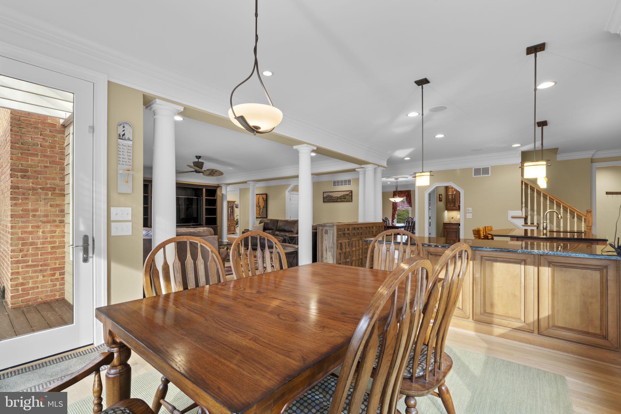 370 Eagle Hill Road Pasadena, MD 21122 - Photo 20 of 118 Breakfast Area
