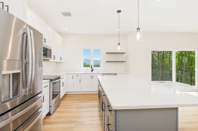 $739,000 | 7 Spring Hill Road, Hancock, NH 03449