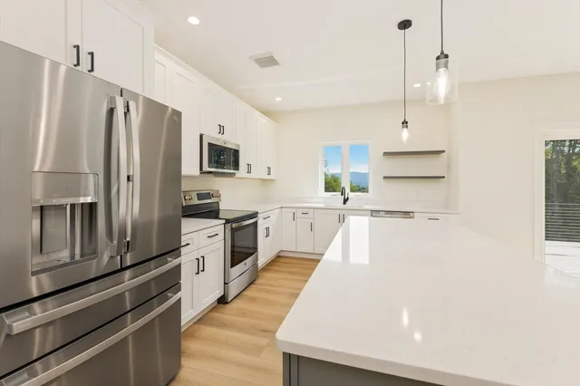 $739,000 | 7 Spring Hill Road, Hancock, NH 03449