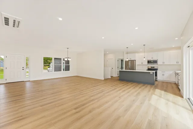 $739,000 | 7 Spring Hill Road, Hancock, NH 03449