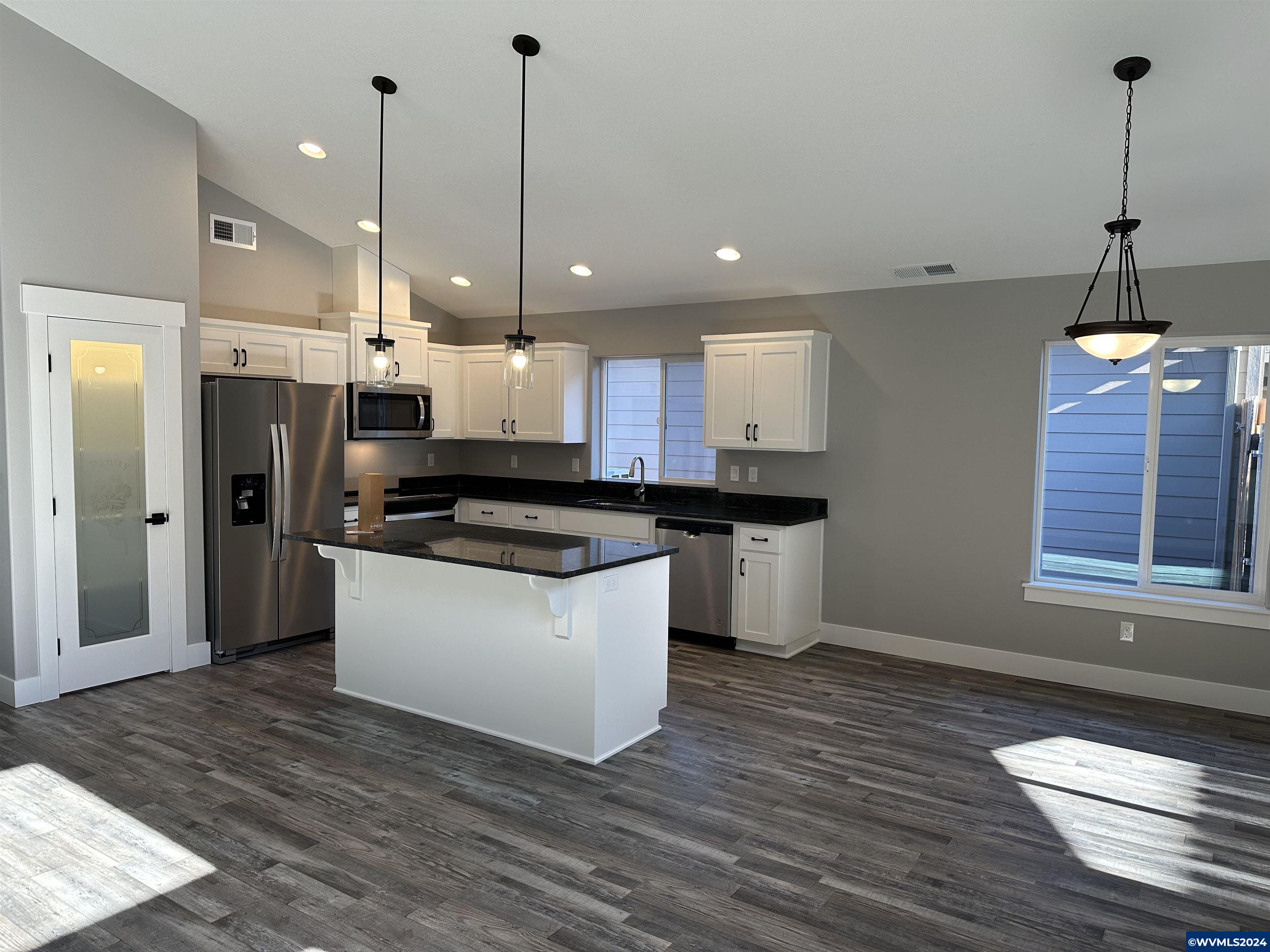 5683 Jeremy Vly Road Southeast Salem, OR 97306 - Photo 6 of 18 Gallery Image 6