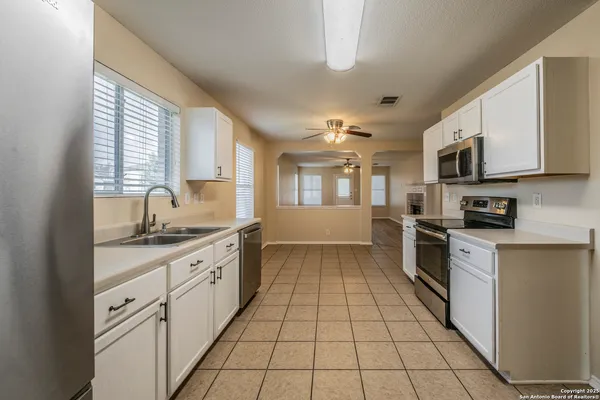 $1,800 | 200 Willow Run, Cibolo, TX 78108