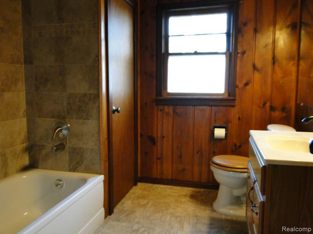 15748 Almont Road Allenton, MI 48002 - Photo 15 of 28 Full Bath