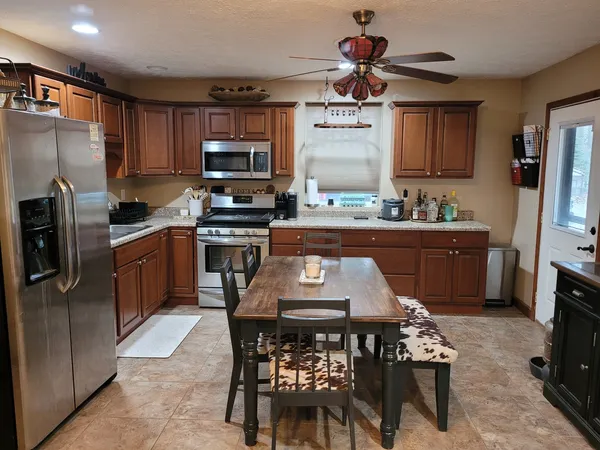 $295,000 | 19650 North Pisque Lane, Woodlawn, IL 62898