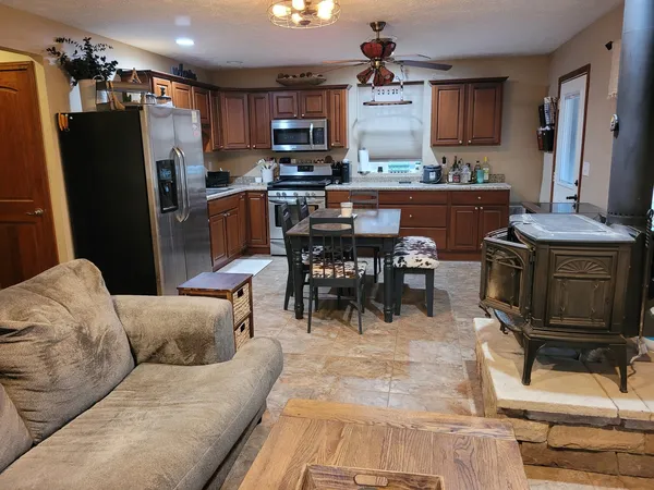 $295,000 | 19650 North Pisque Lane, Woodlawn, IL 62898