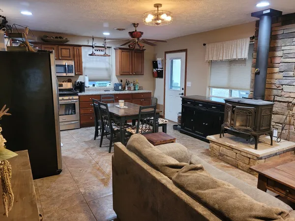 $295,000 | 19650 North Pisque Lane, Woodlawn, IL 62898