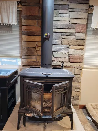 $295,000 | 19650 North Pisque Lane, Woodlawn, IL 62898