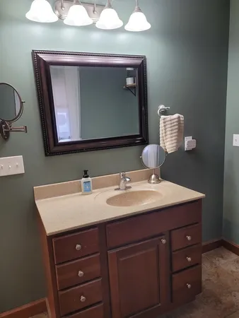 $295,000 | 19650 North Pisque Lane, Woodlawn, IL 62898