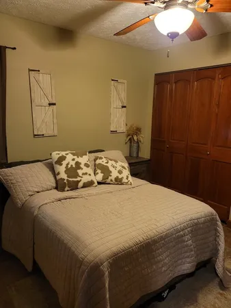 $295,000 | 19650 North Pisque Lane, Woodlawn, IL 62898