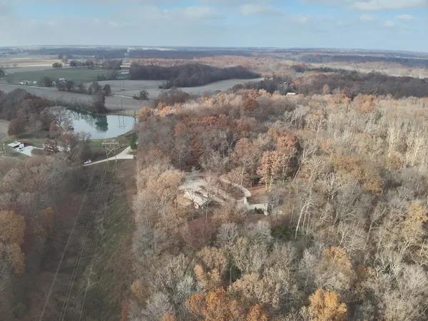 $295,000 | 19650 North Pisque Lane, Woodlawn, IL 62898