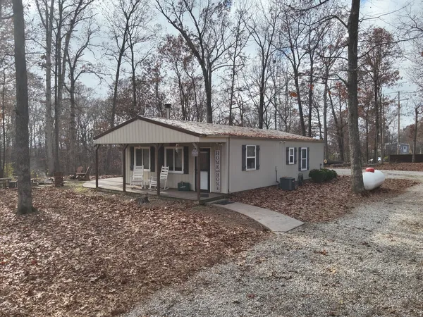 $295,000 | 19650 North Pisque Lane, Woodlawn, IL 62898