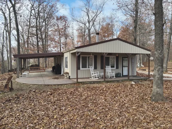 $295,000 | 19650 North Pisque Lane, Woodlawn, IL 62898