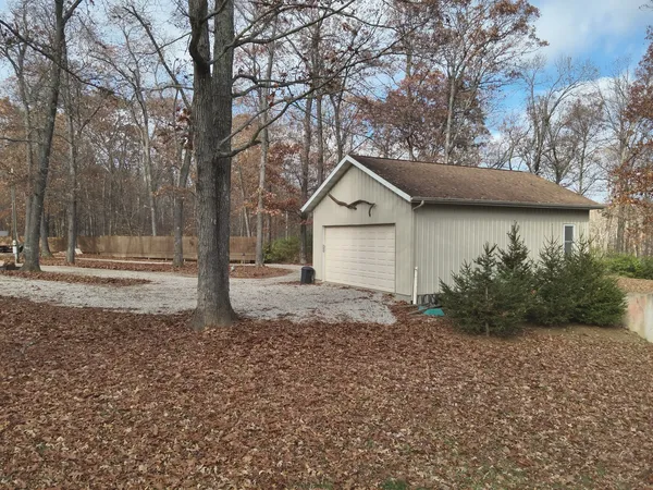 $295,000 | 19650 North Pisque Lane, Woodlawn, IL 62898