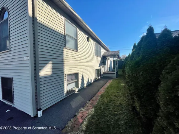 a view of a house with backyard and a garden