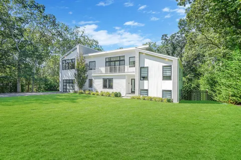 17 Milton Avenue, Sag Harbor, NY 11963