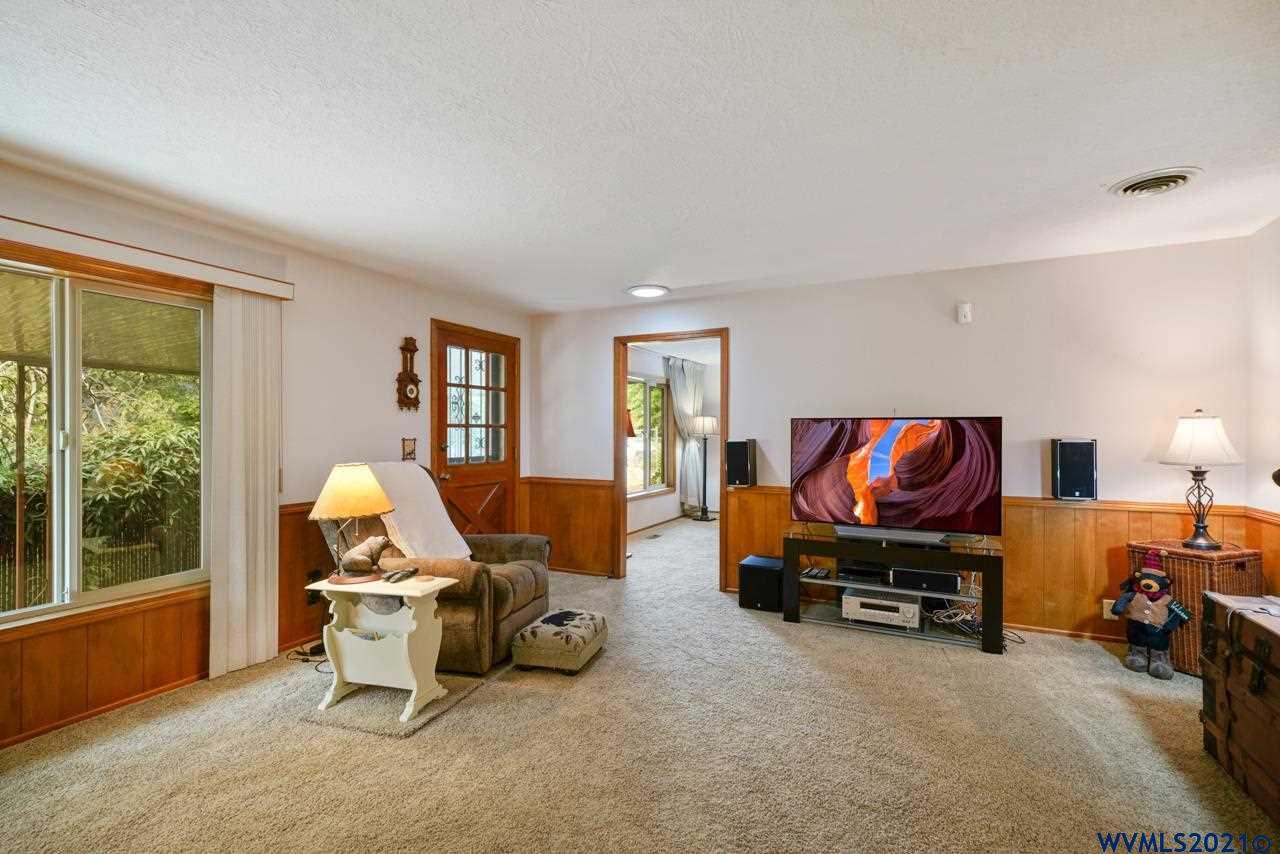 2595 Walker Road Northeast Salem, OR 97305 - Photo 15 of 31 Gallery Image 15
