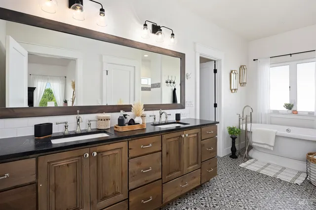 $1,025,000 | 288 East 600 South, Jerome, ID 83338