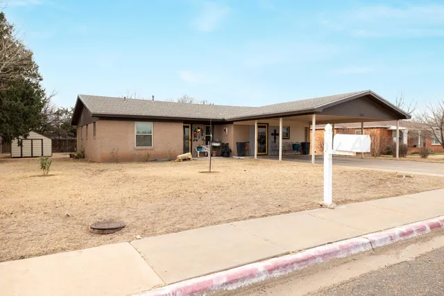 $195,000 | 703 West Stinson Street, Dimmitt, TX 79027
