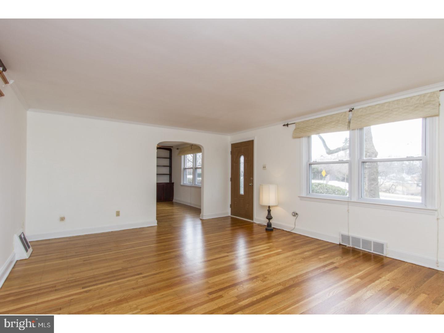 125 Heatherwood Road Havertown, PA 19083 - Photo 3 of 23 Living Room