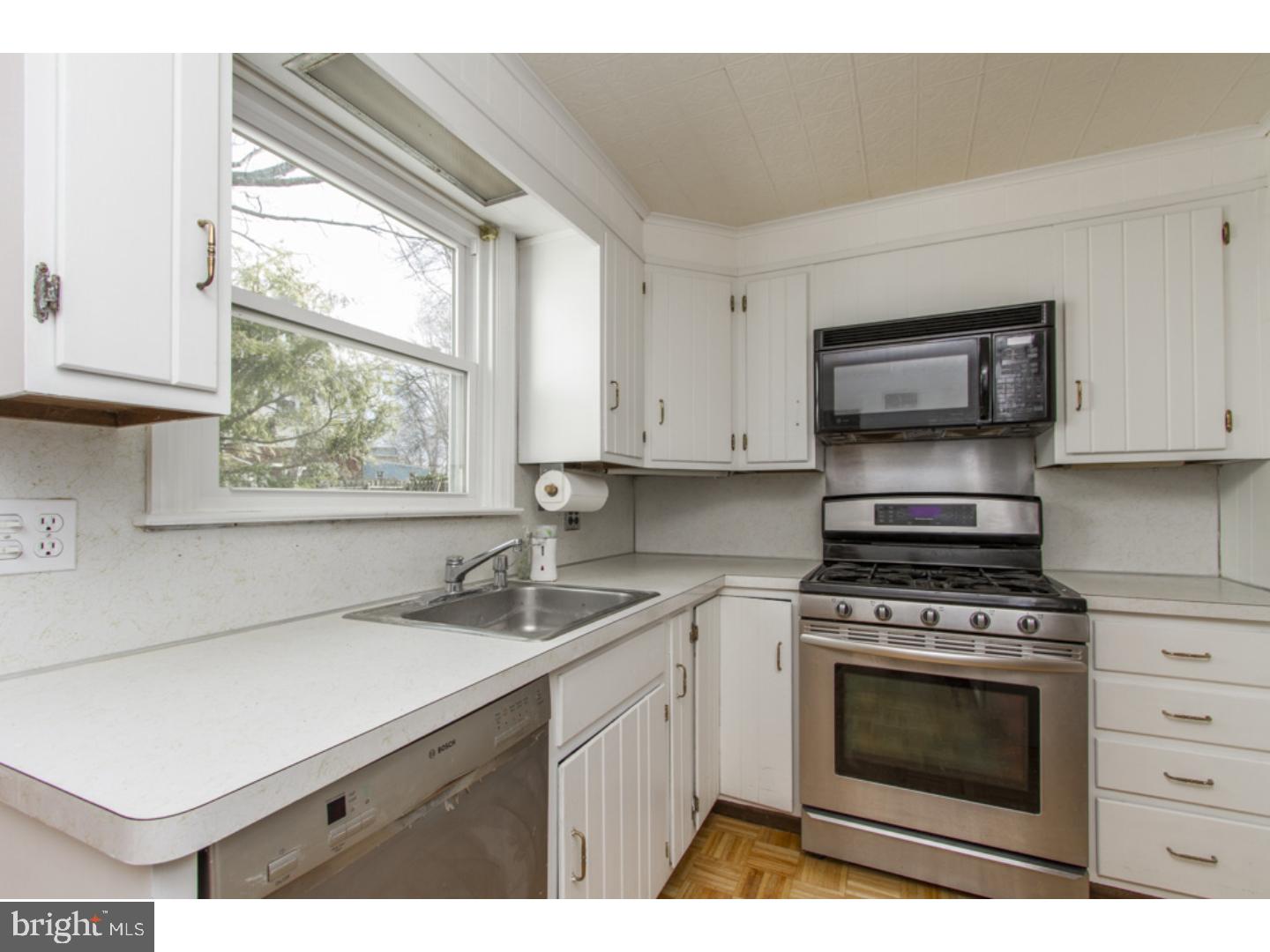 125 Heatherwood Road Havertown, PA 19083 - Photo 6 of 23 Kitchen