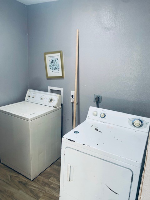 284 County Road 3405 Cleveland, TX 77327 - Photo 13 of 22 a utility room with dryer and washer