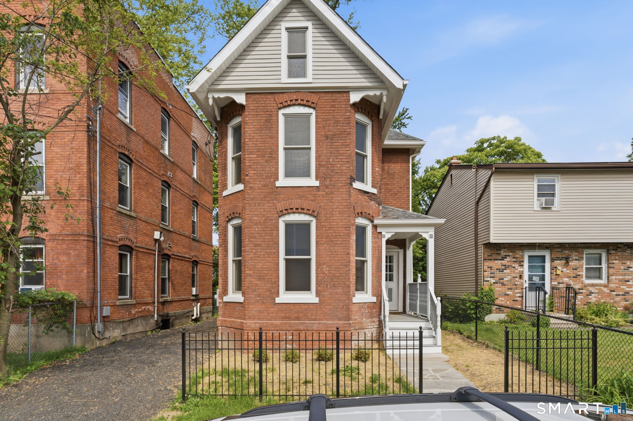 41 Center Street Hartford, CT 06120 - Photo 1 of 38
